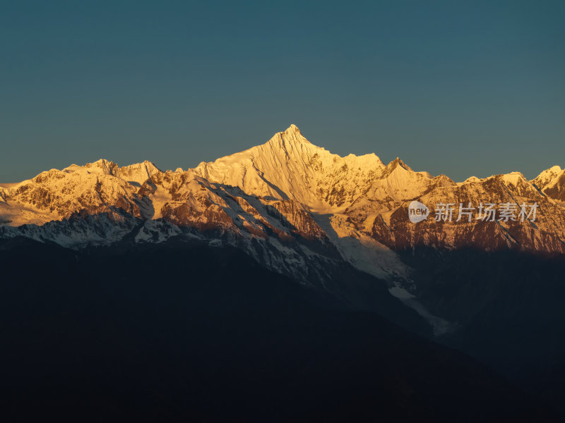 云南香格里拉梅里雪山飞来寺高空航拍