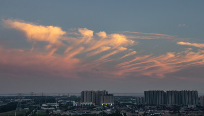 夕阳下的建筑物