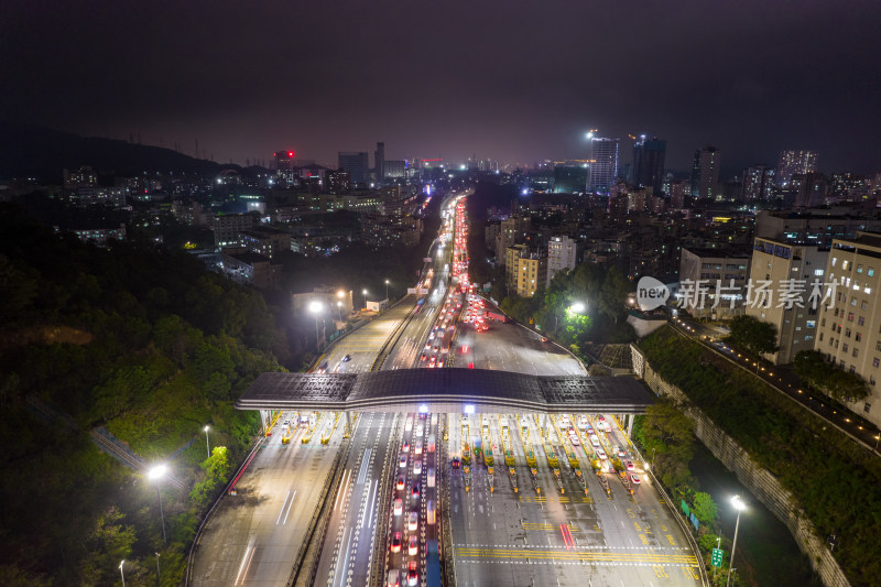 高速收费站夜景航拍