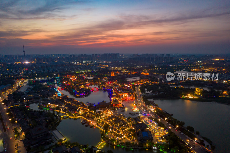 河南开封清明上河园 A景区夜幕降临航拍摄影图