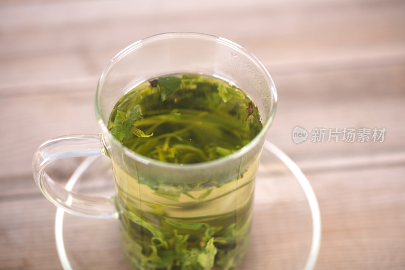 一杯绿茶茶水