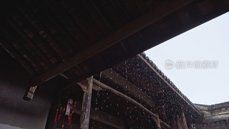 江西赣州龙南关西围客家围屋雨季大雨风光