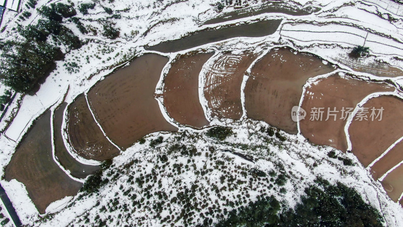 航拍冬天山区农田雪景