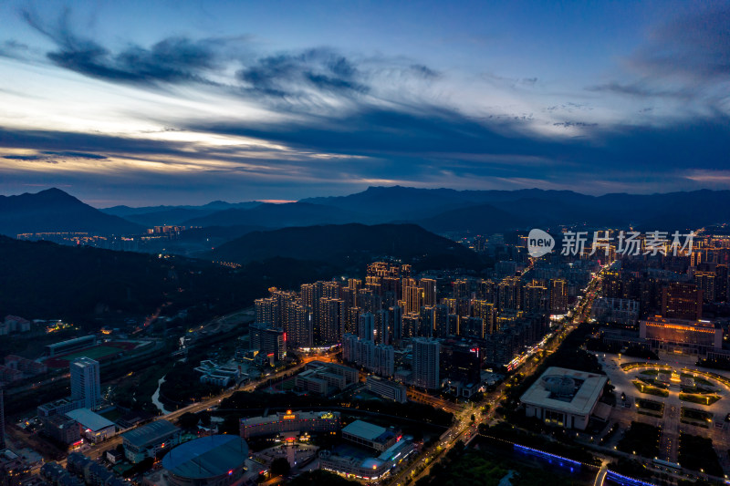 福建龙岩城市夜景航拍摄影图