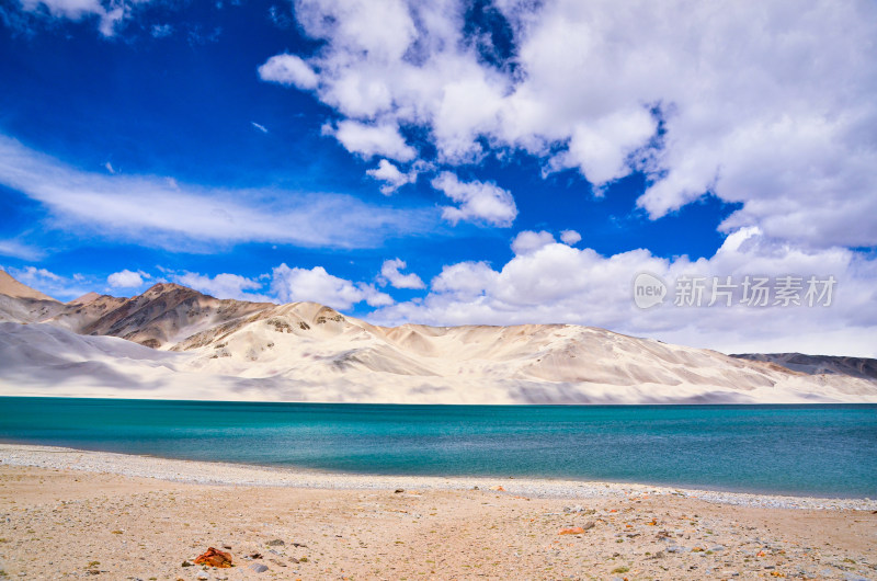 新疆帕米尔高原克州阿克陶县白沙湖旅游景区