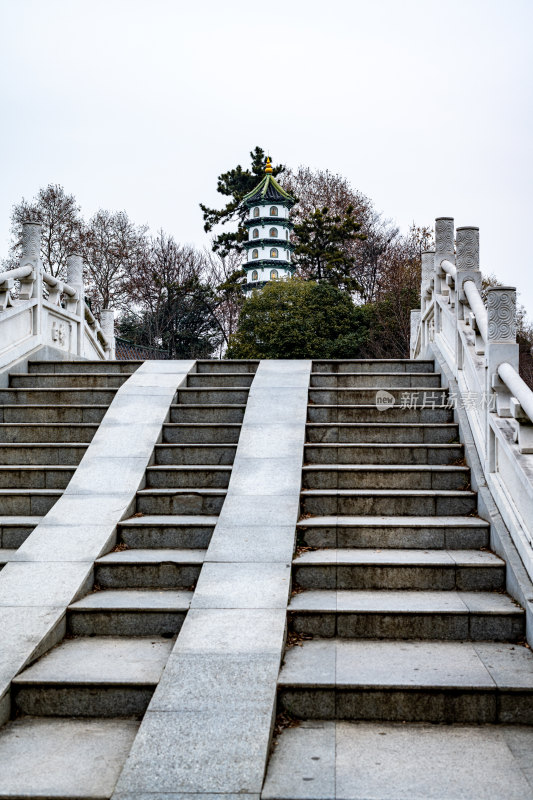 南京玄武湖诺那塔白塔