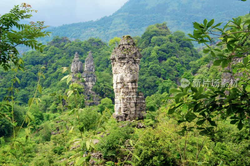 山峰云雾喀斯特风景自然户外