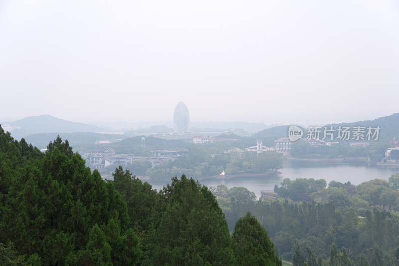 阴霾天气下的北京怀柔雁栖湖