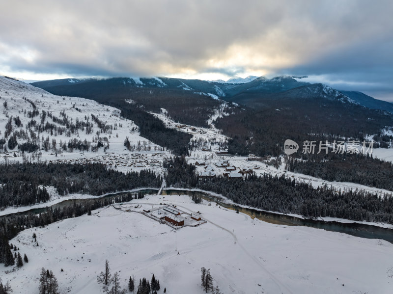 新疆北疆阿勒泰喀纳斯冬季雪景童话世界航拍