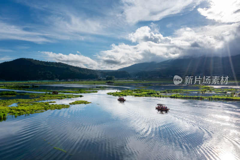 腾冲北海湿地小船荡漾