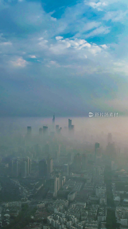 江苏南京城市清晨竖排摄影图