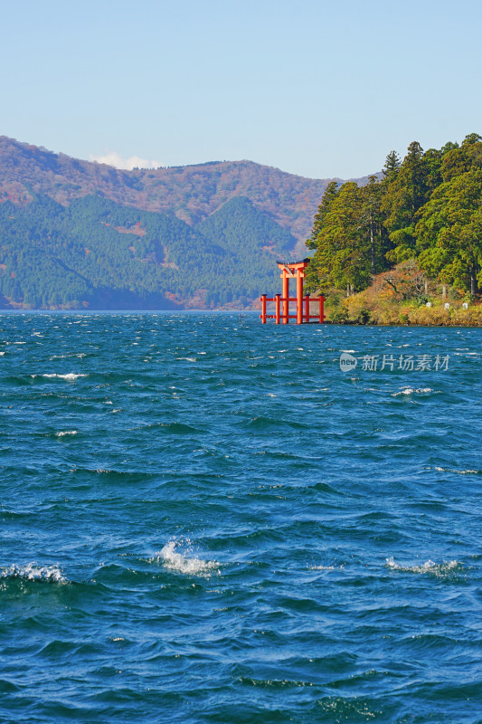 日本箱根，芦之湖与水上鸟居