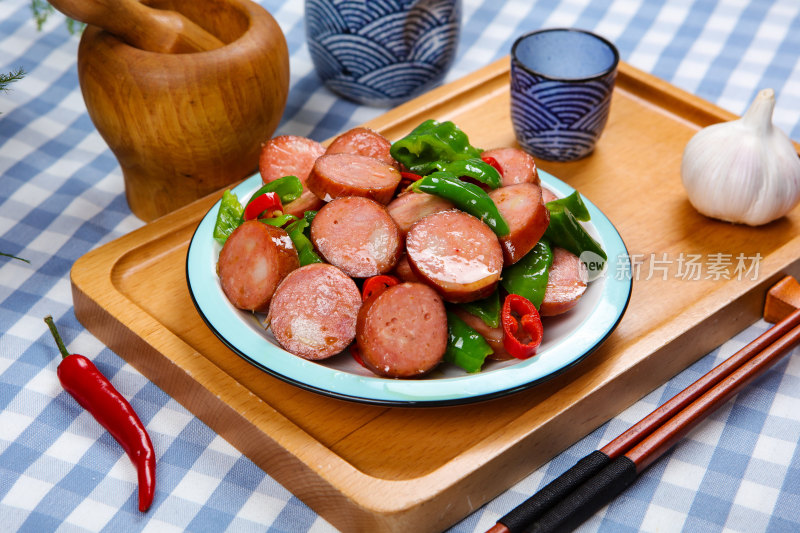 香辣美味的炒红肠