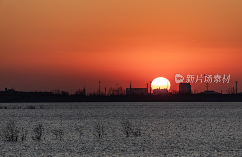 山东济宁邹城孟子湖湖面日落景观