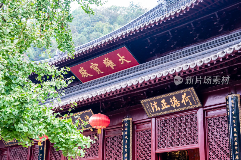 晴朗的午后，镇江焦山风景区定慧寺建筑