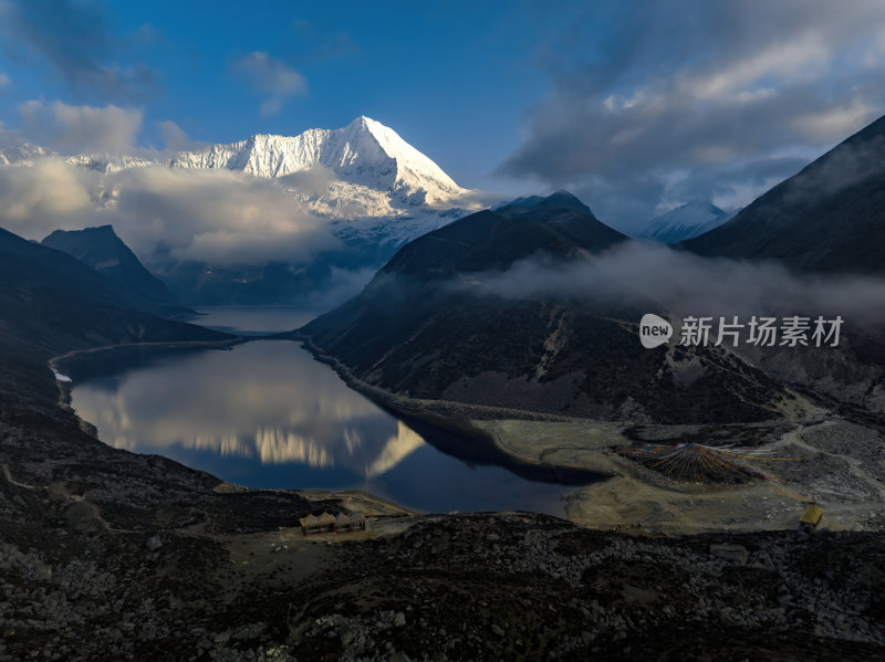 西藏山南洛扎秘境库拉岗日白马林措航拍