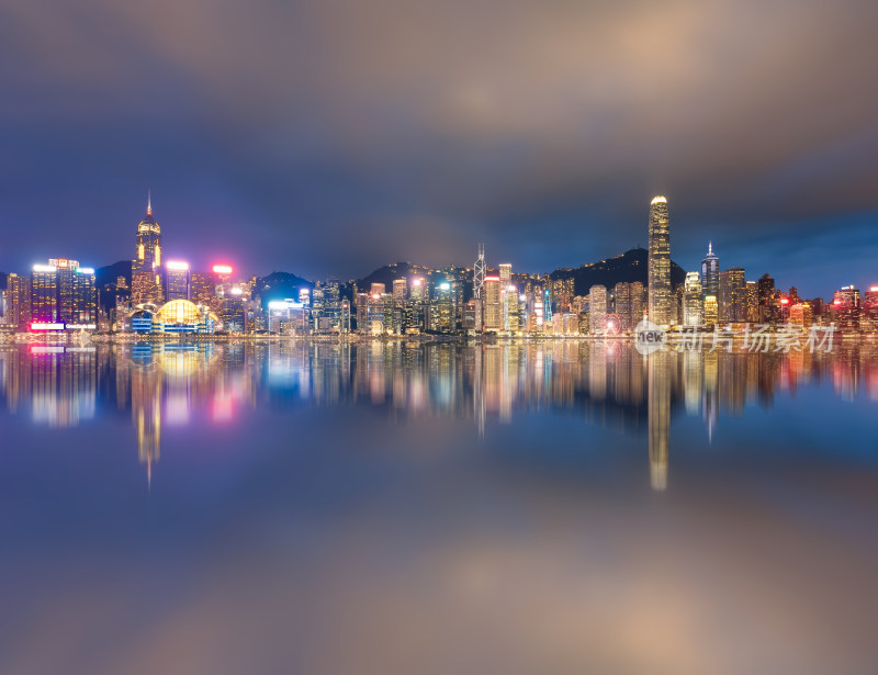 中国香港维多利亚港天际线夜景