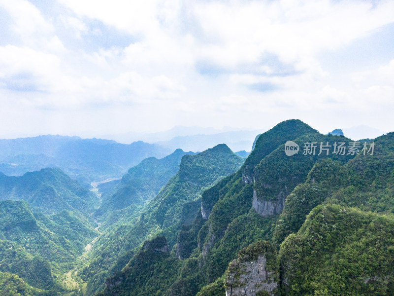 祖国壮丽山河湖南张家界奇山