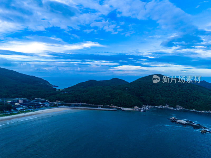 大海海洋沙滩青澳湾海岛航拍图