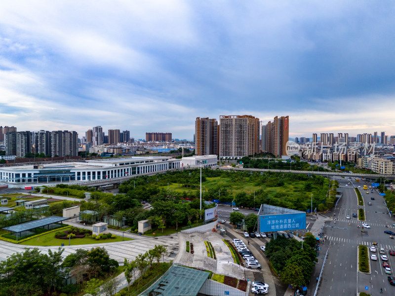 广西贵港城市风光交通航拍图