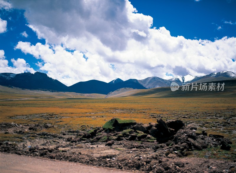 西藏念青唐古拉山青藏公路
