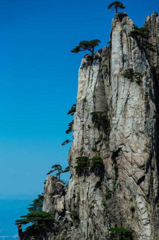 形态各异的山峰