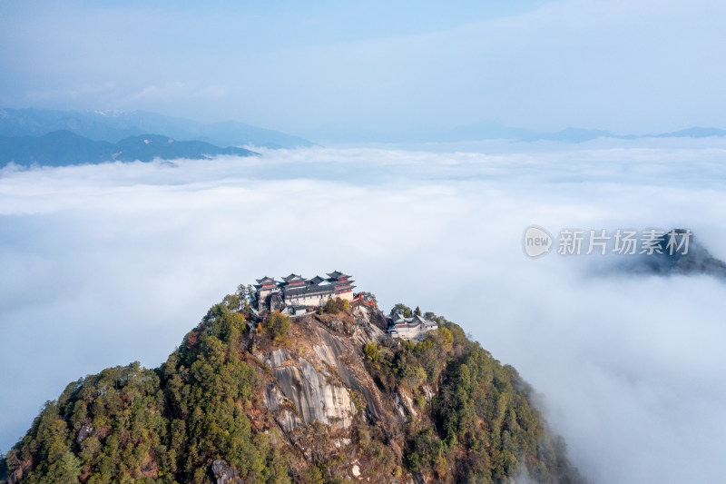 云海之上的腾冲云峰山