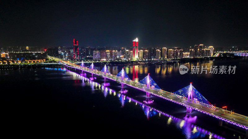 江西南昌赣江朝阳大桥夜景航拍图