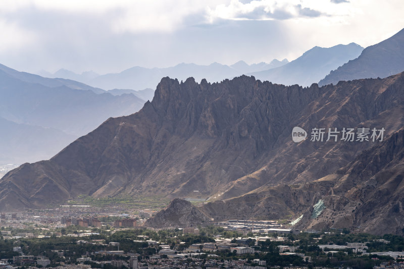 西藏拉萨南山公园远眺高原圣殿布达拉宫全景