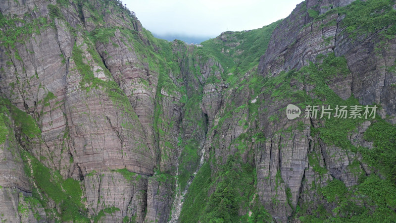 航拍湖北神农架神农谷景区悬岩峭壁