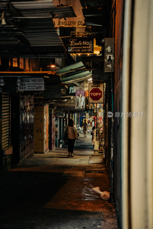 香港旺角夜晚老街