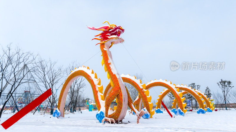 冬天下雪龙年灯会