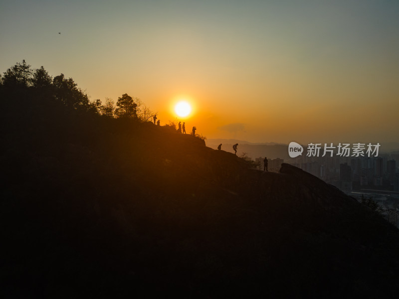 徒步落日登山自然风光航拍