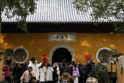 浙江台州国清寺天台山寺庙禅意黄墙古韵人流