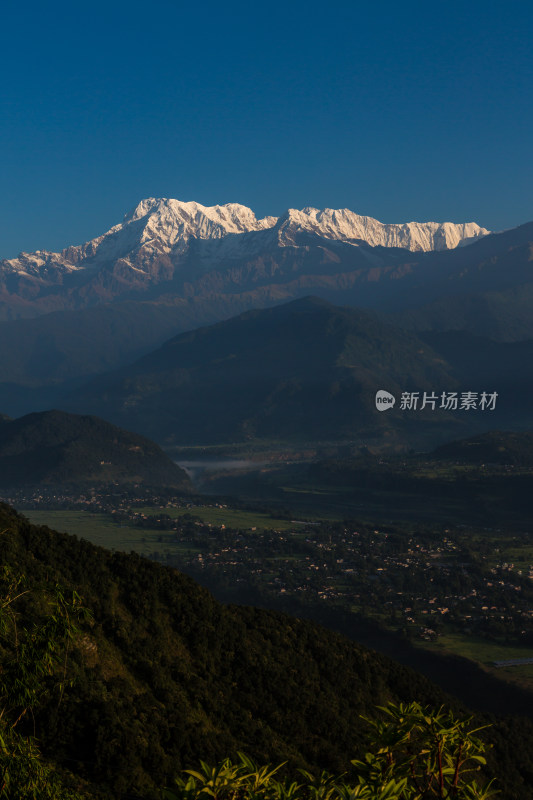 尼泊尔博卡拉雪山日出