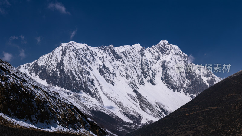 吉隆雪山