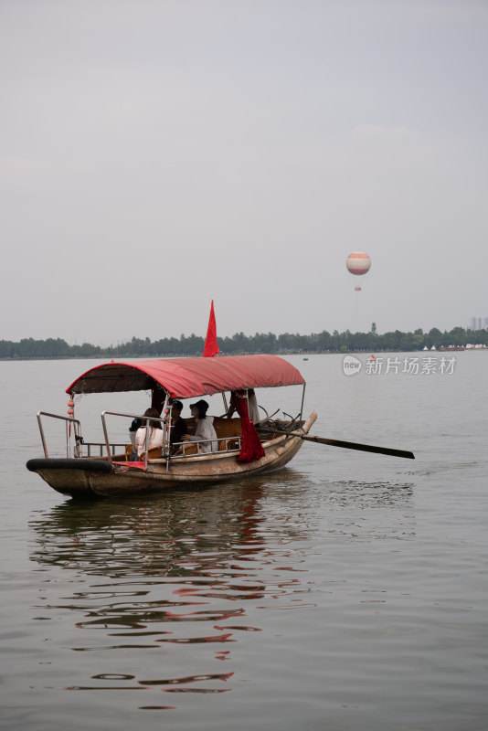 武汉东湖风景区东湖听涛湖泊水域游船