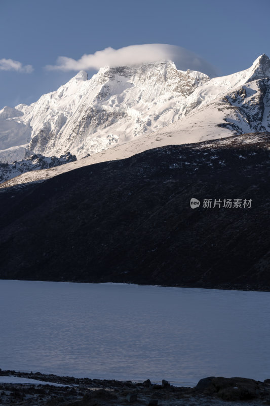 西藏那曲比如萨普神山圣山圣湖冰川壮丽景色