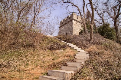 山上石阶路