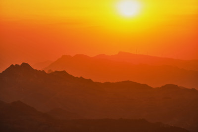 夕阳下的潭溪山