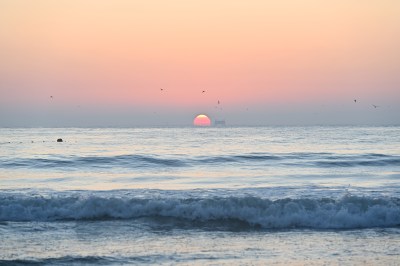 青岛仰口浴场的日出