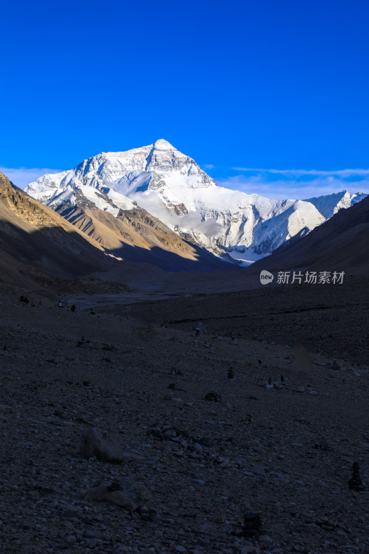 珠穆朗玛峰雪山