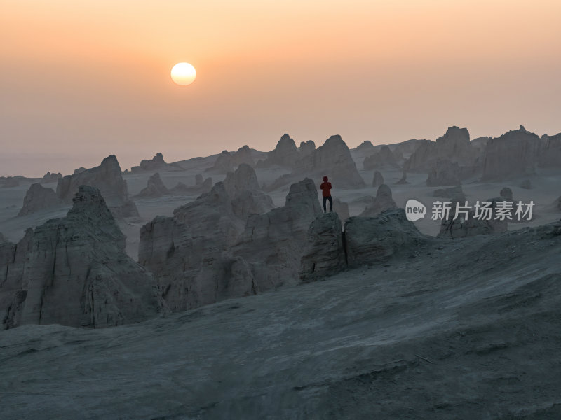 青海海西州俄博梁无人区戈壁滩上的奇特地貌