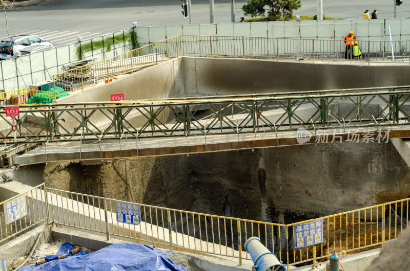 青岛地铁1号线施工工地