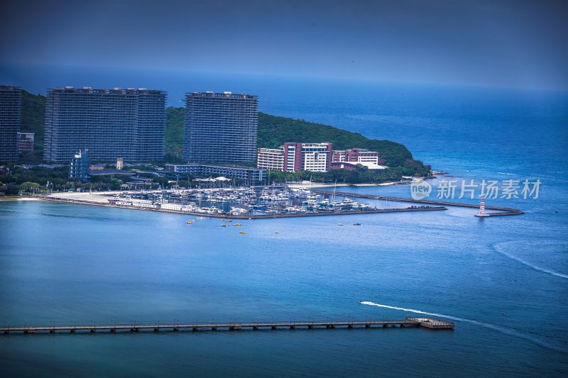 海南三亚鹿回头风景区俯瞰三亚湾、凤凰岛