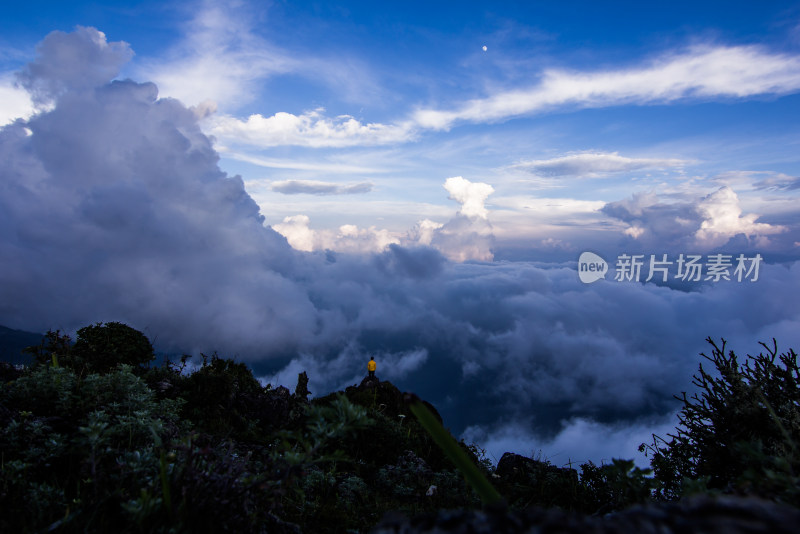 四川雅安牛背山云海