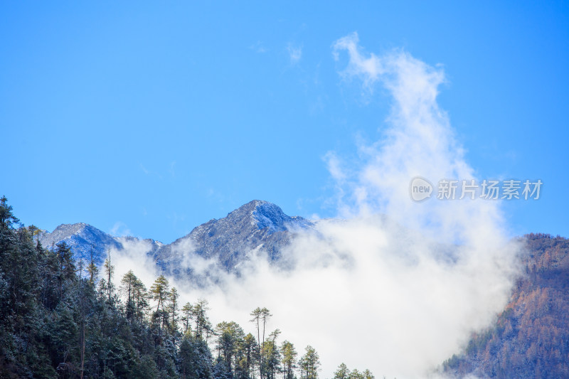 中国西藏林芝雅鲁藏布江苯日神山旅游区