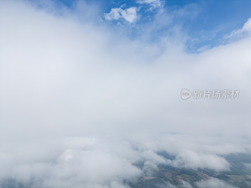 航拍云雾缭绕的山脉自然风光全景