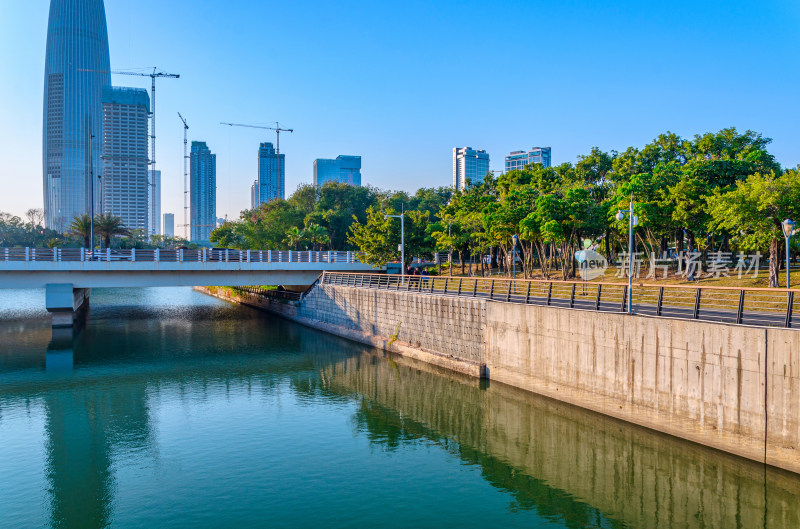 深圳湾城市摩天大楼建筑群与滨海公园