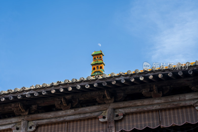 山西晋城古建筑屋檐装饰特写